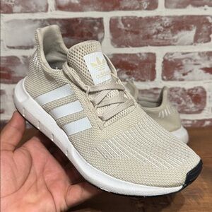 Adidas Women’s Size 5.5 Swift Run CG4141 Ivory Running Shoes Sneakers